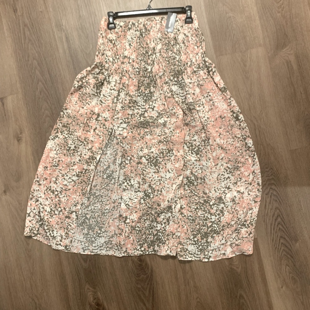 New with tags! Express midi skirt